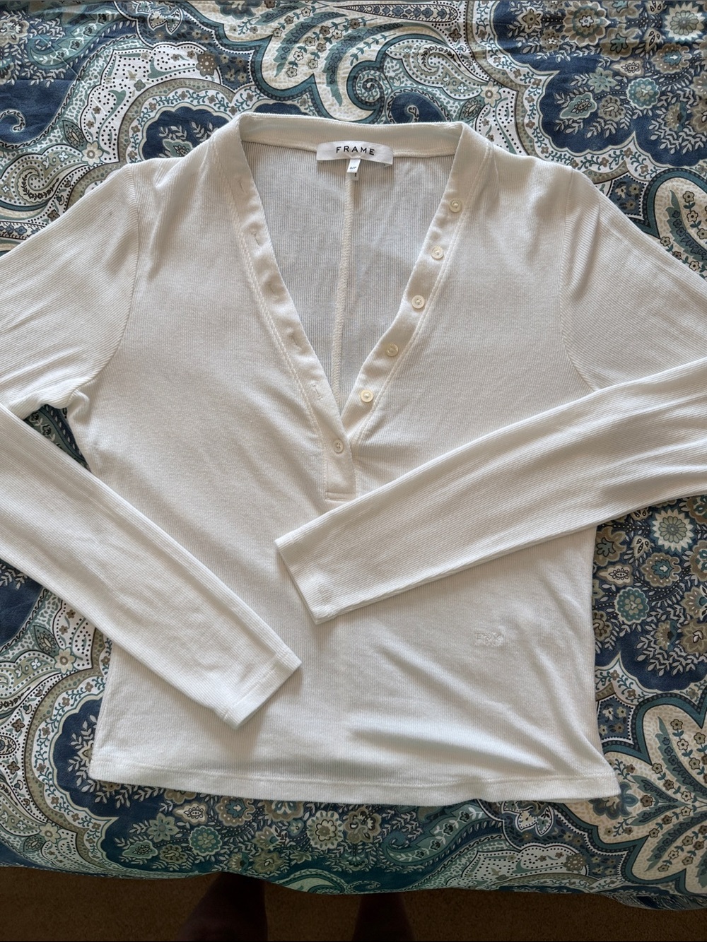 FRAME Slinky Rib Long Sleeve Henley Top Off-White Size Small EUC